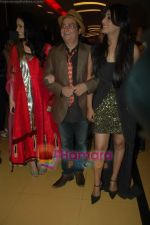 Mona Singh, Vinay Pathak, Mahi Gill at Utt Pataang film premiere in Cinemax on 1st Feb 2011 (6).JPG